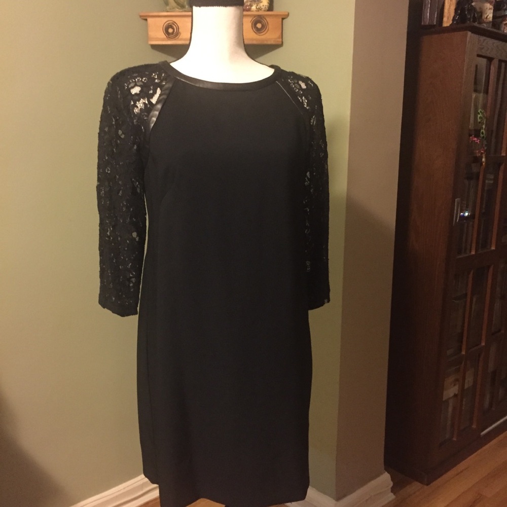 Price Drop! London Times dress with lace sleeves
